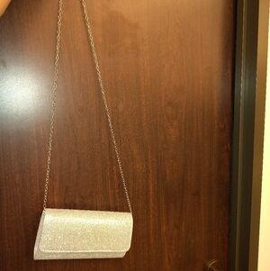 Glamorous Silver Chain Clutch